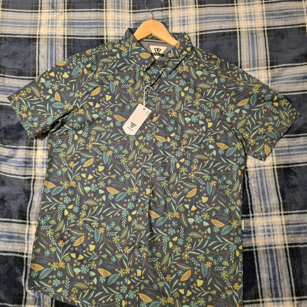 VISSLA Blue and Green Casual Button Down Shirt with Botanical Print